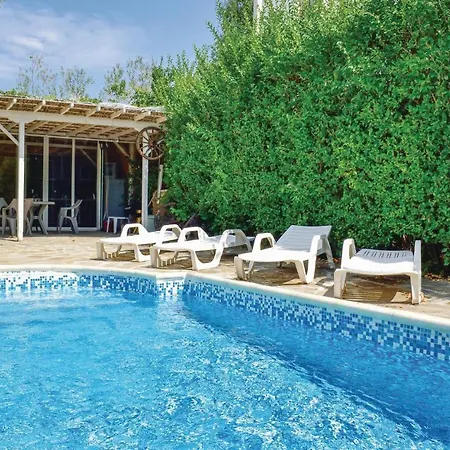 Three-bedroom Holiday In Kosharica בית נופש